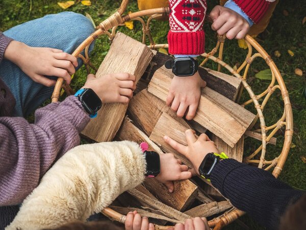 XPLORA XGO 2 - Telefon Uhr für Kinder (SIM-frei) - 4G, Anrufe, Nachrichten, Schulmodus, SOS-Funktion, GPS, Kamera, LED-Licht und Schrittzähler - 2 Jahre Garantie (SCHWARZ)